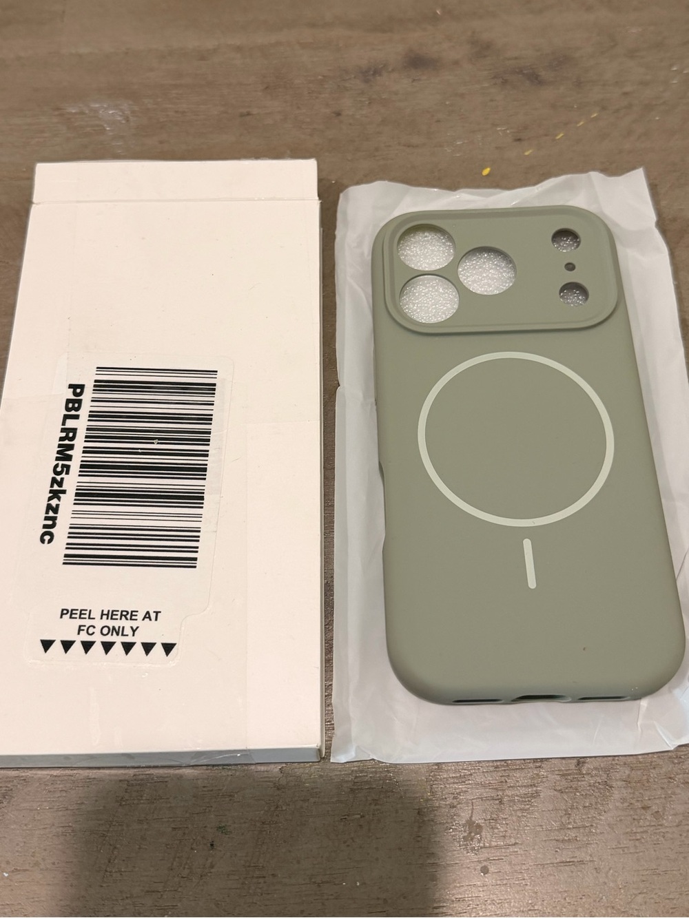 iPhone 17 Pro MIRACASE Silicone MagSafe Phone Case in Sage Green